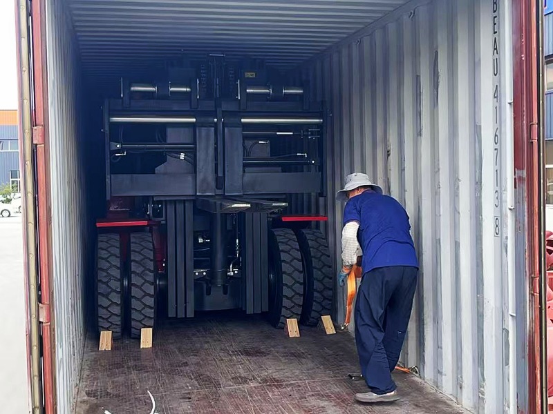 NEOlift, Orta Amerikalı Ortağının Kiralama Filosunu Güçlendirmek İçin Güçlü Dizel Forkliftler Gönderiyor