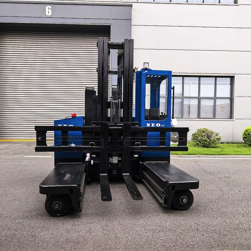 Çok Yönlü Forklift mi, Standart Forklift mi: Uzun Yükleri Hangisi Daha İyi Taşır?